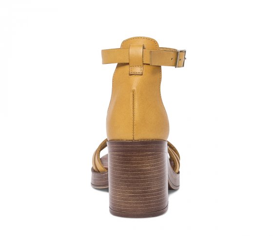 Sandale jaune en cuir à brides croisées